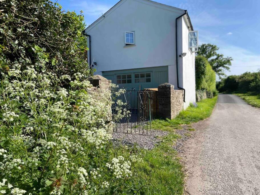 Couples Getaway, With Mountain Views/Dog Friendly Βίλα Crickhowell Εξωτερικό φωτογραφία