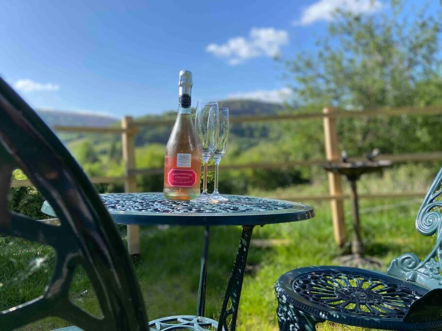 Couples Getaway, With Mountain Views/Dog Friendly Βίλα Crickhowell Εξωτερικό φωτογραφία